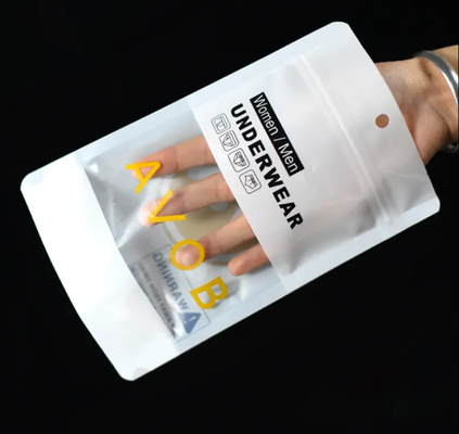 Nachschließbare Stand-Up-Tasche Unterwäsche Verpackung Zip Lock Mylar Taschen mit klarem Fenster