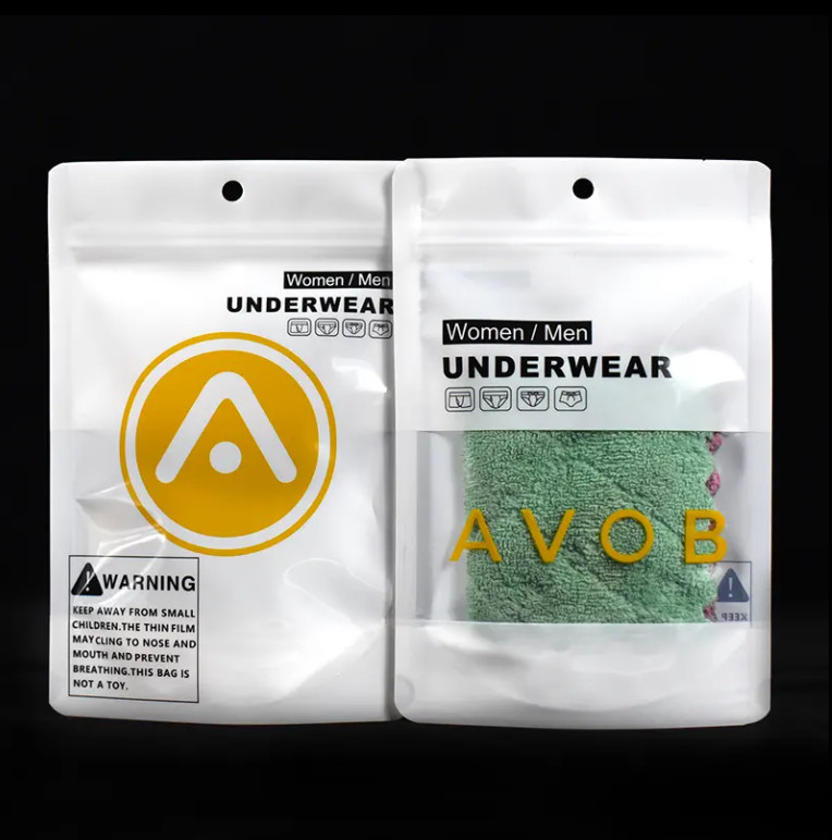 Nachschließbare Stand-Up-Tasche Unterwäsche Verpackung Zip Lock Mylar Taschen mit klarem Fenster